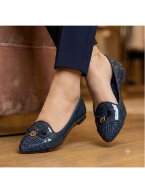 Tory Burch Navy Patent Leather Crystal Cap Toe Bow Logo Charm Flats Loafers Sz 7